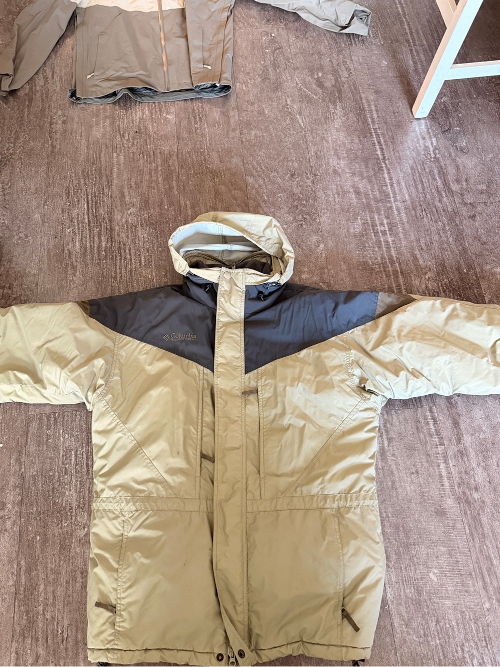 Columbia Men's Two-Tone Gray and Navy Ski Snowboard Jacket